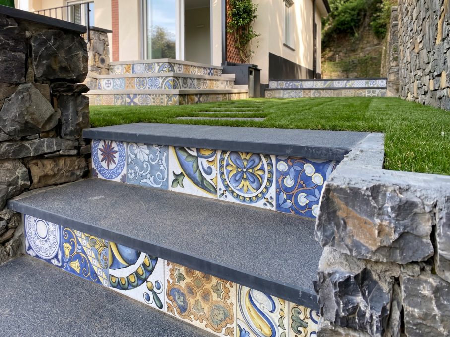 Villa Santa Margherita - Dettaglio gradinate esterne in maiolica e pietra